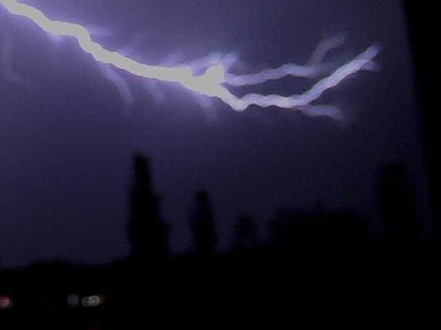 Nächtliches Gewitter mit Blitz